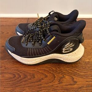 Under Armour Size 6Y Curry Basketball Shoes Black and Gold Great Condition